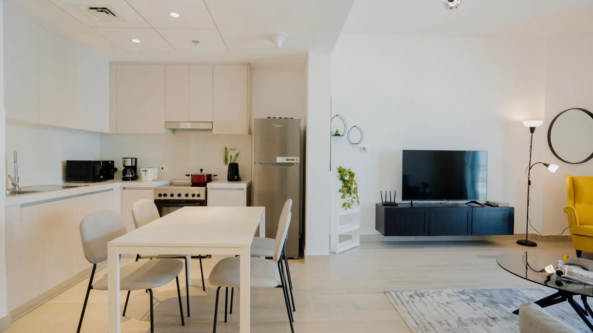 Maison Privee - Modern Yas Island Escape With Peaceful Canal Views Abu Zabi 0*,