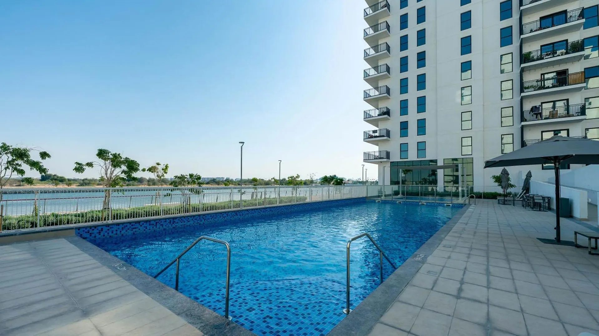Maison Privee - Modern Yas Island Escape With Peaceful Canal Views Abu Zabi Apartament